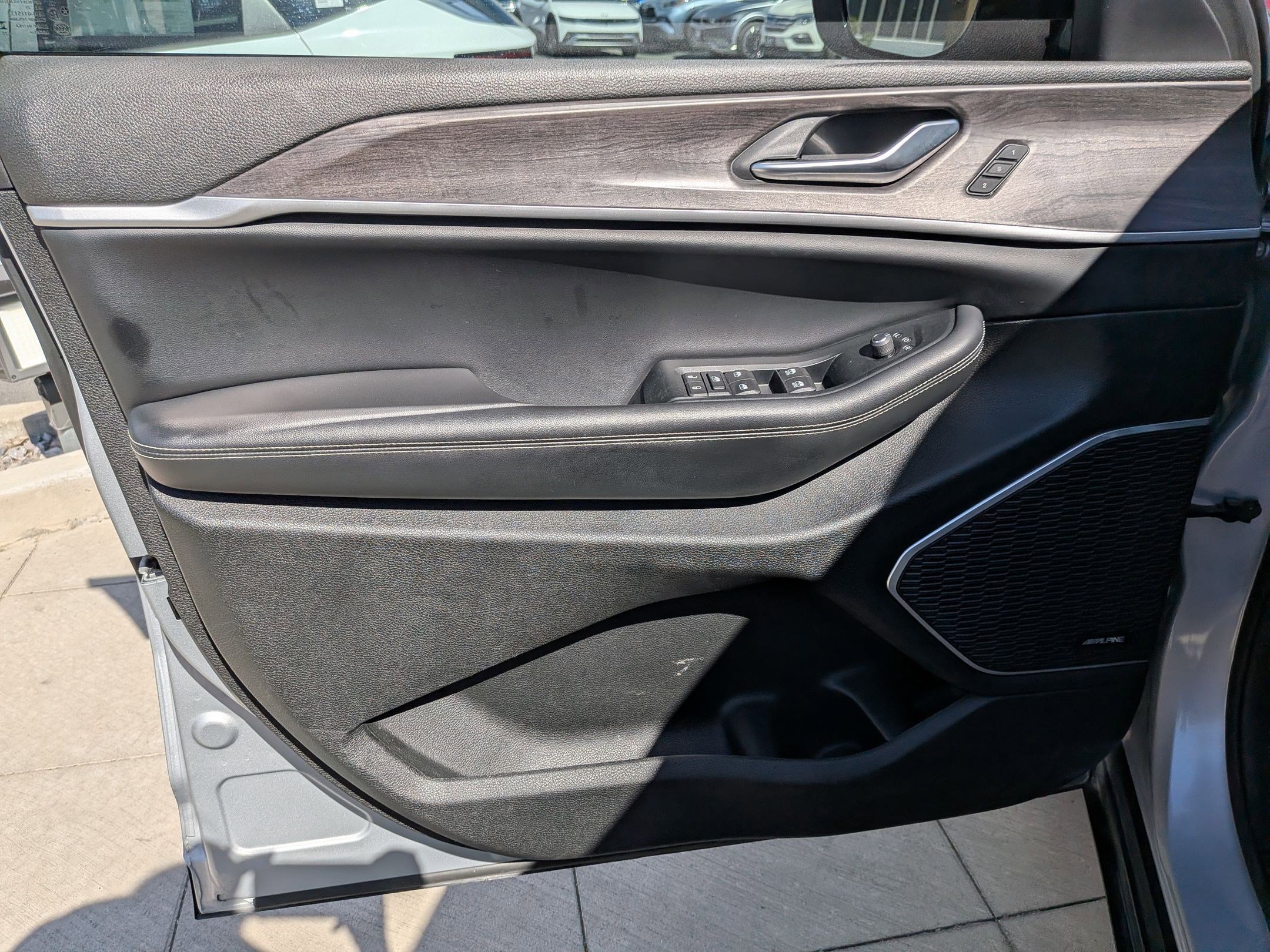Used 2023 Silver Zynith Jeep 4xe image 13