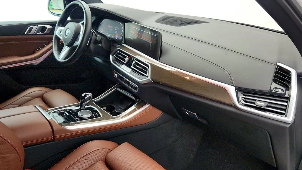 Used 2023 Mineral White Metallic BMW xDrive30i SAV w/ M Sport Pkg & Premium Pkg image 25