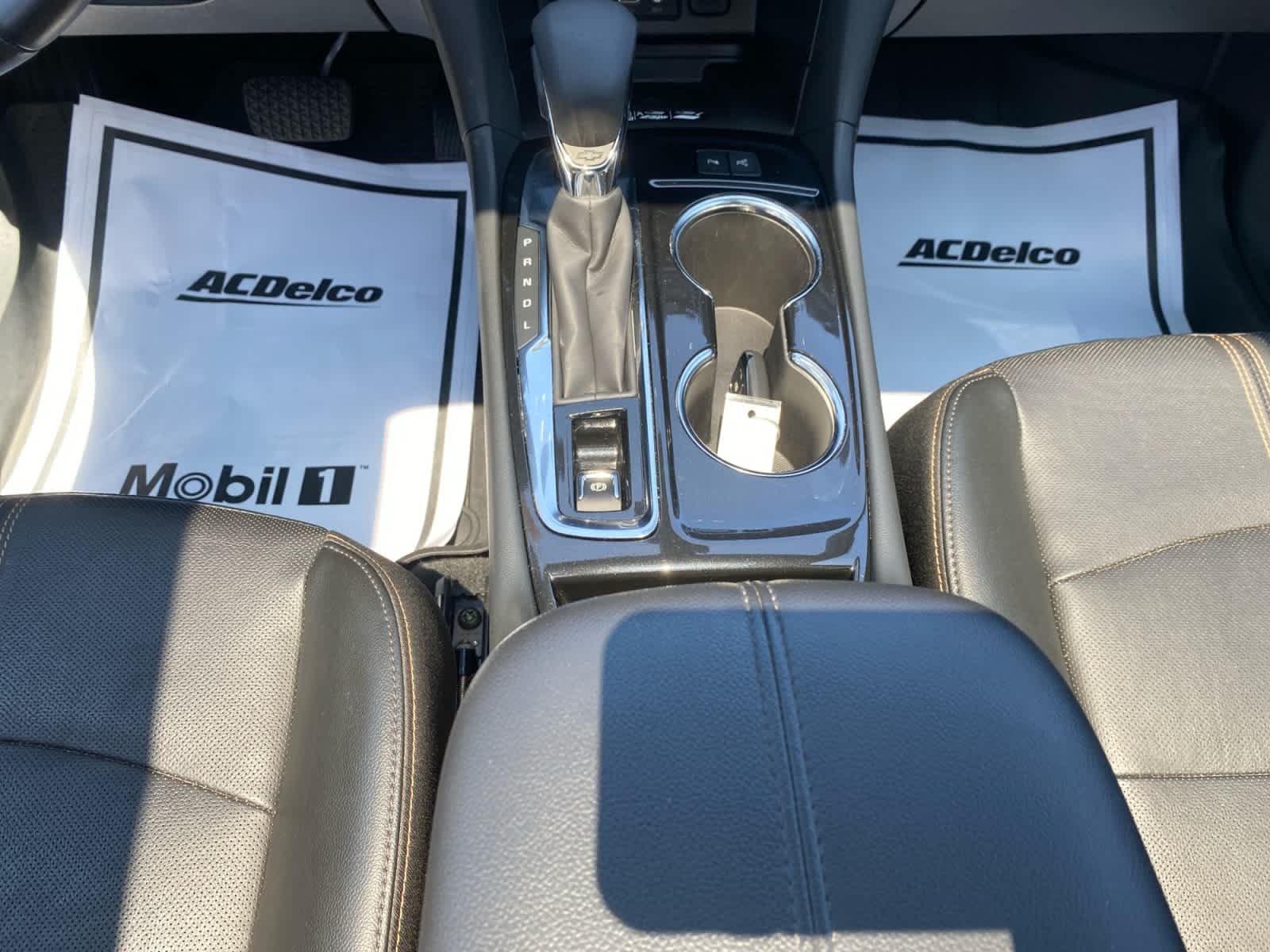 Used 2022 Iridescent Pearl Tricoat Chevrolet Premier image 18