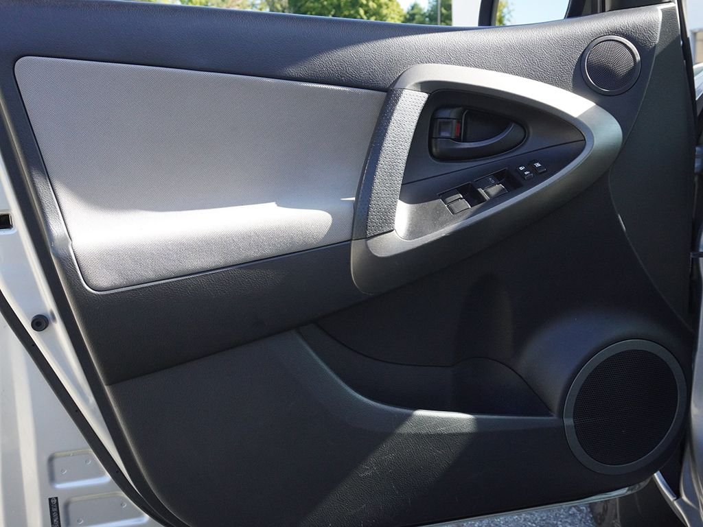 Used 2011 Silver Toyota Base image 17