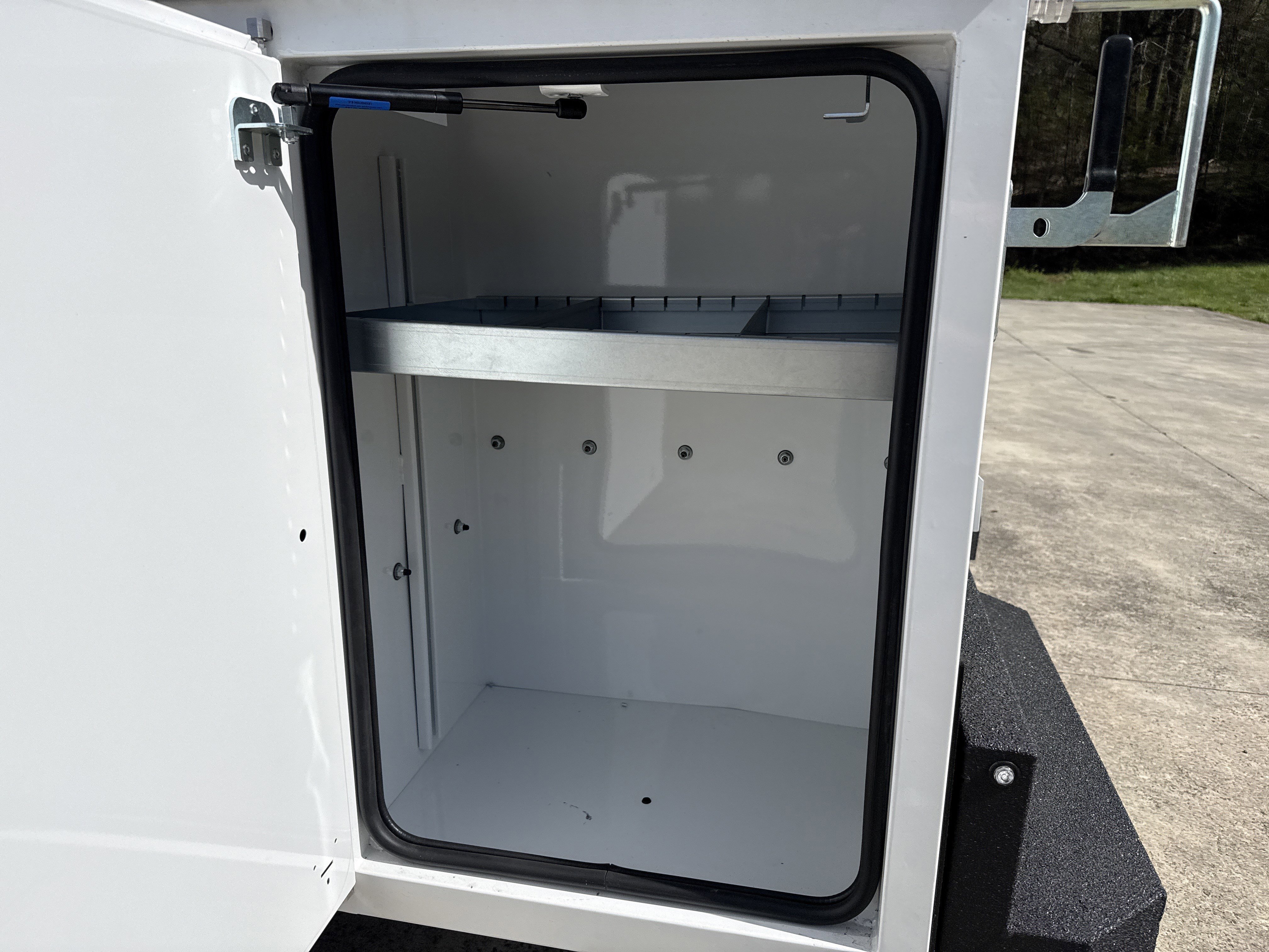 New 2026 Bright White Clear-Coat Exterior Paint RAM Tradesman image 20