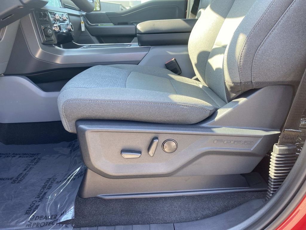 New 2026 Ruby Red Metallic Tinted Clearcoat Ford XLT image 12