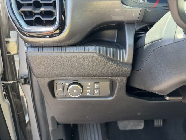 Used 2024 Silver Ford Lariat image 13