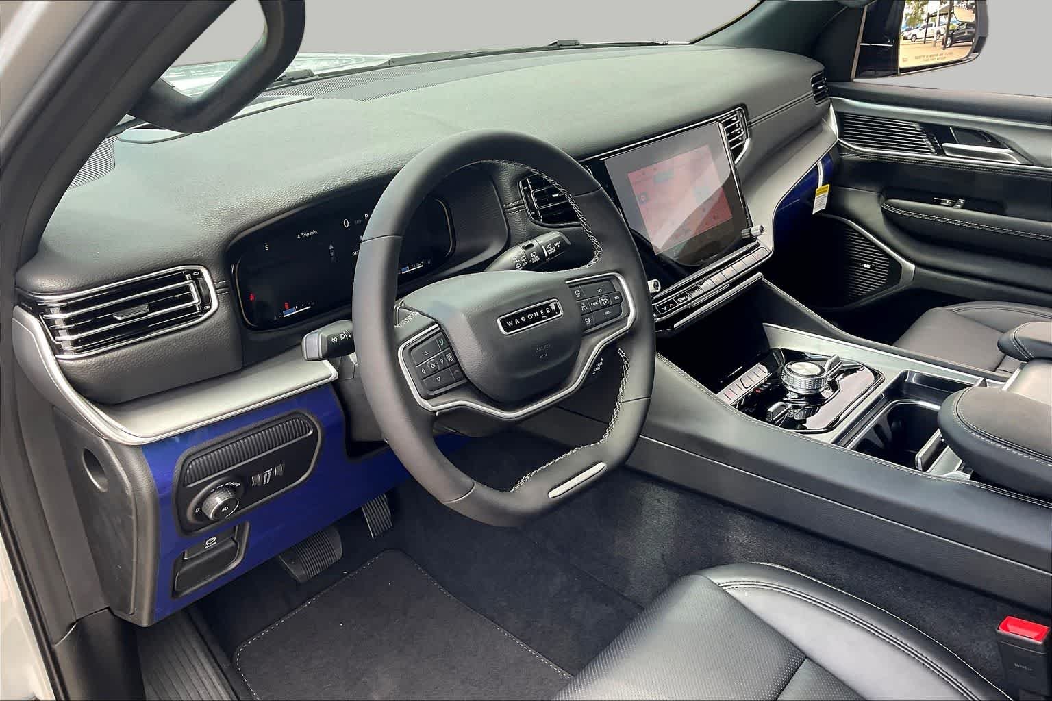 2025 Jeep Wagoneer L Series II - Photo 8