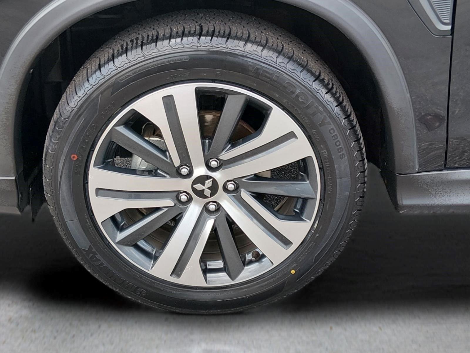 Used 2022 Labrador Black Pearl Mitsubishi LE image 9