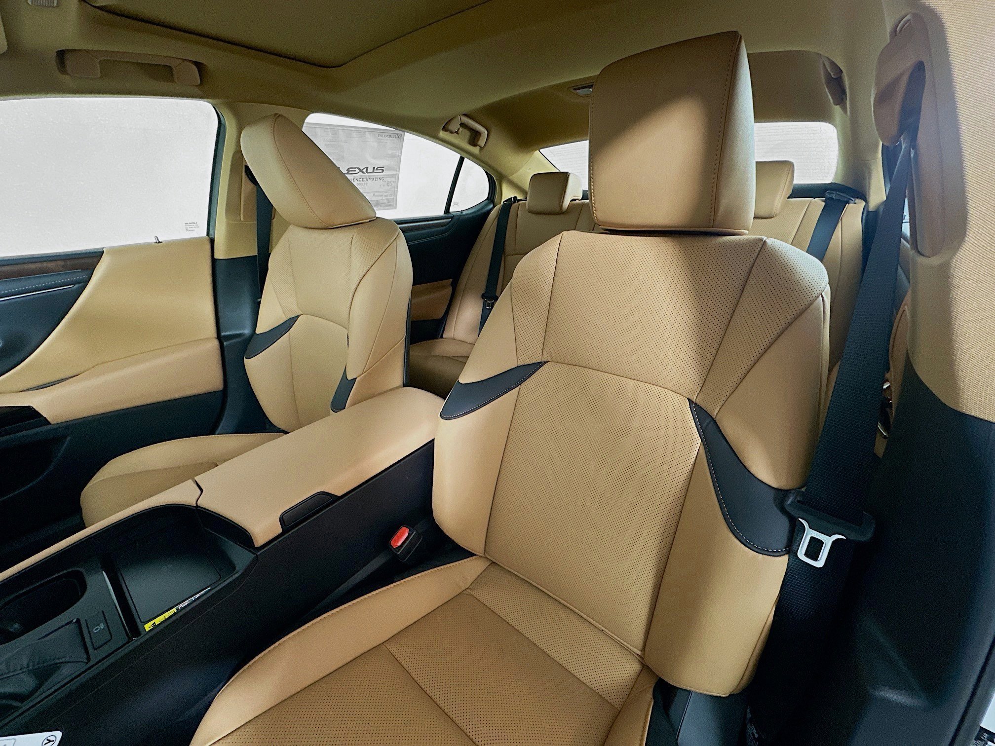 2025 Lexus ES 350 - Photo 20