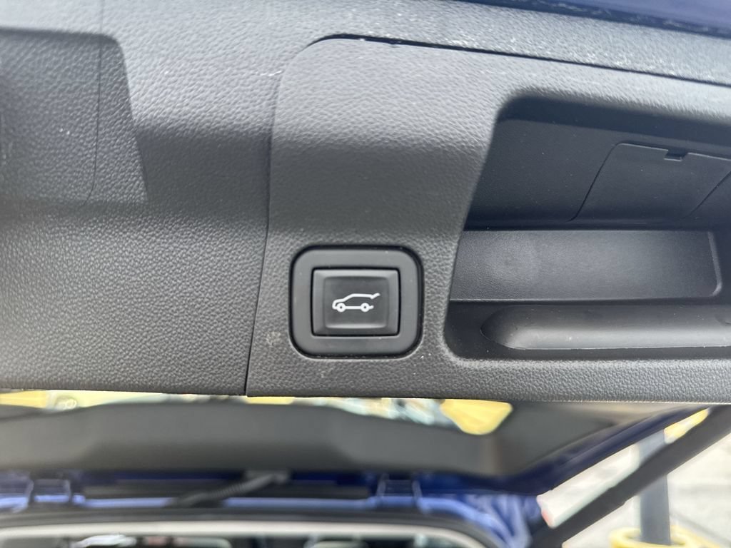 Certified Used 2023 Ultra Blue Metallic GMC SLT image 27