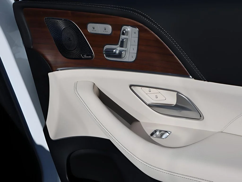 New 2026 MANUFAKTUR Moonlight White Metallic Mercedes-Benz GLS 450 image 16