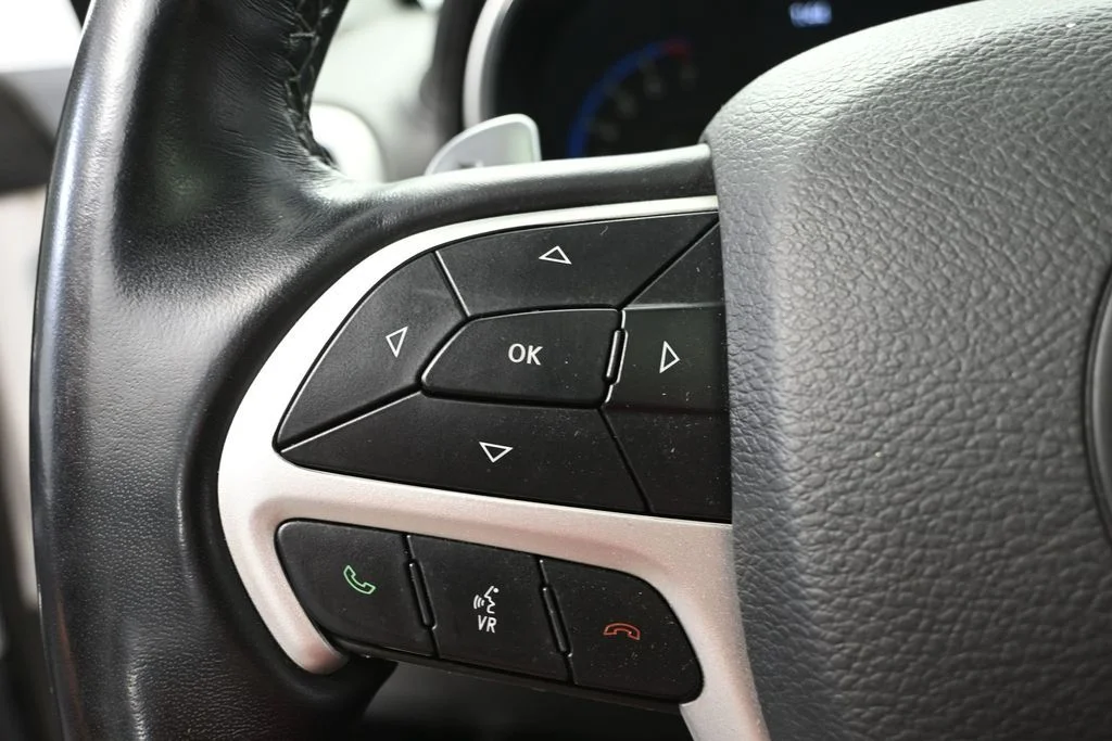Used 2021 Off-white Jeep Summit image 22