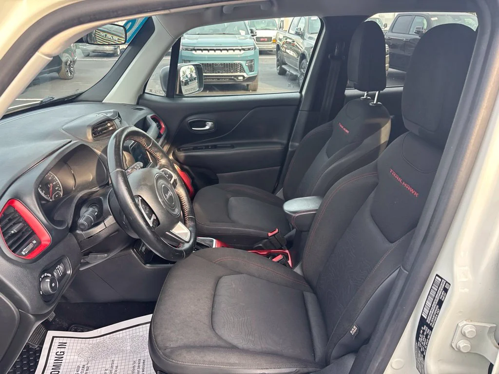 Used 2019 White Jeep Trailhawk image 23
