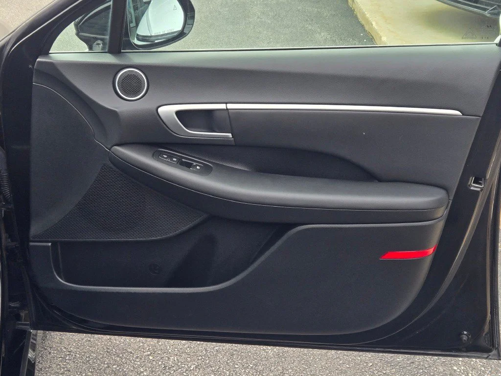 Used 2024 Black Hyundai SEL image 4