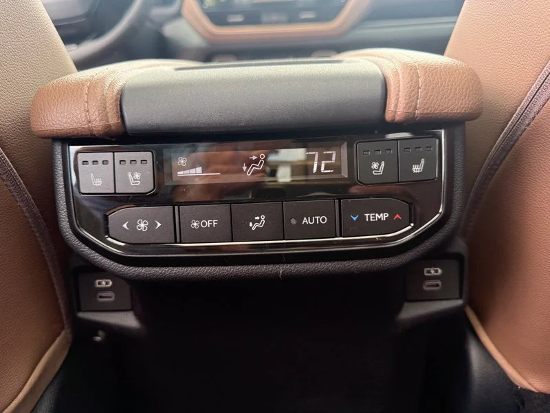 Used 2026 Beige Toyota MAX Platinum image 8
