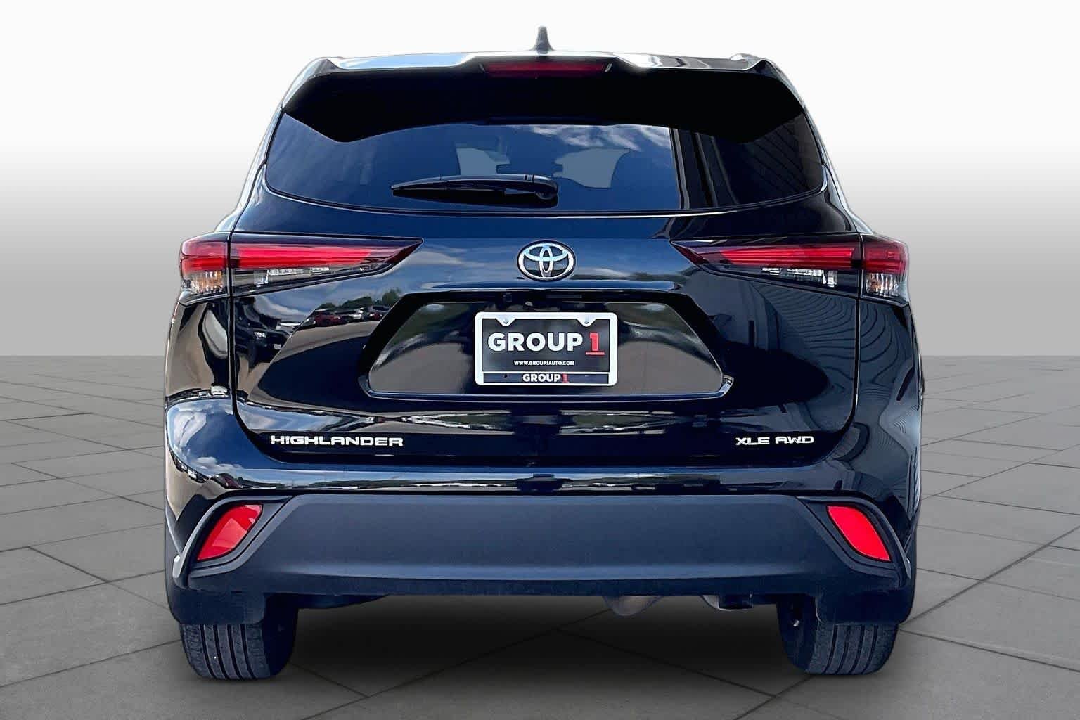 Used 2026 Midnight Black Metallic Toyota XLE image 5