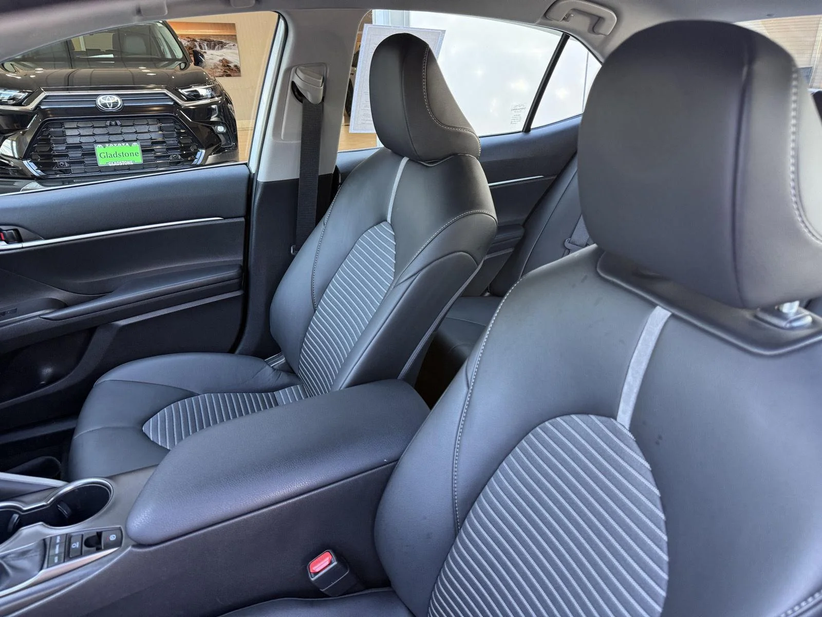 Used 2023 Ice Cap Toyota SE image 17