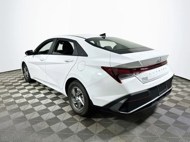 Certified Pre-Owned 2025 Hyundai Elantra SE