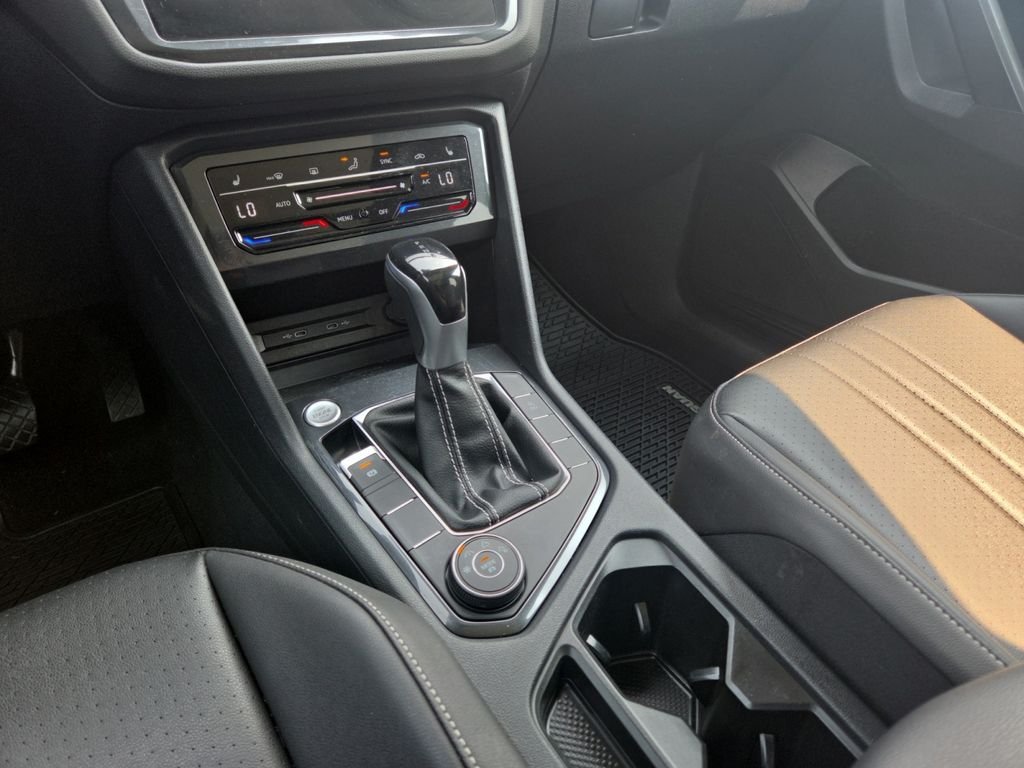 Used 2022 Gray Volkswagen 2.0T SE image 21