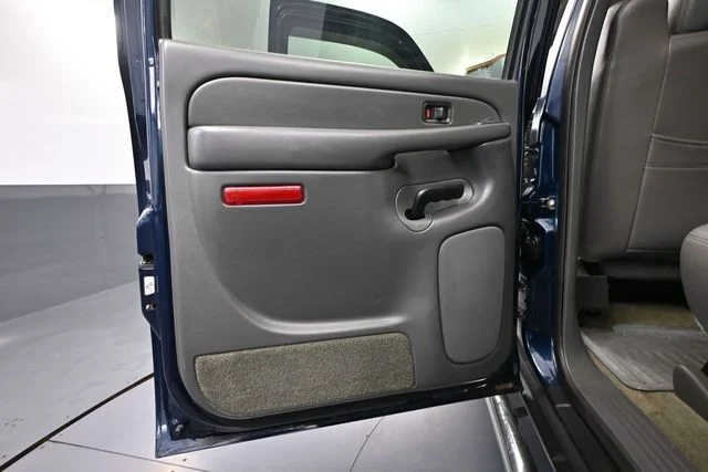 Used 2005 Blue Chevrolet LS image 33
