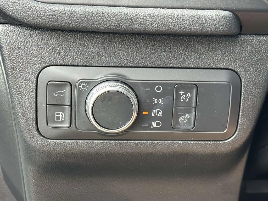 Used 2020 Gray Ford SE Sport image 28