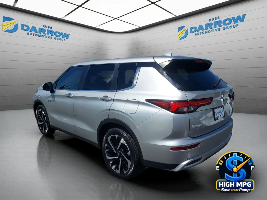 Used 2024 Silver Mitsubishi SE image 3