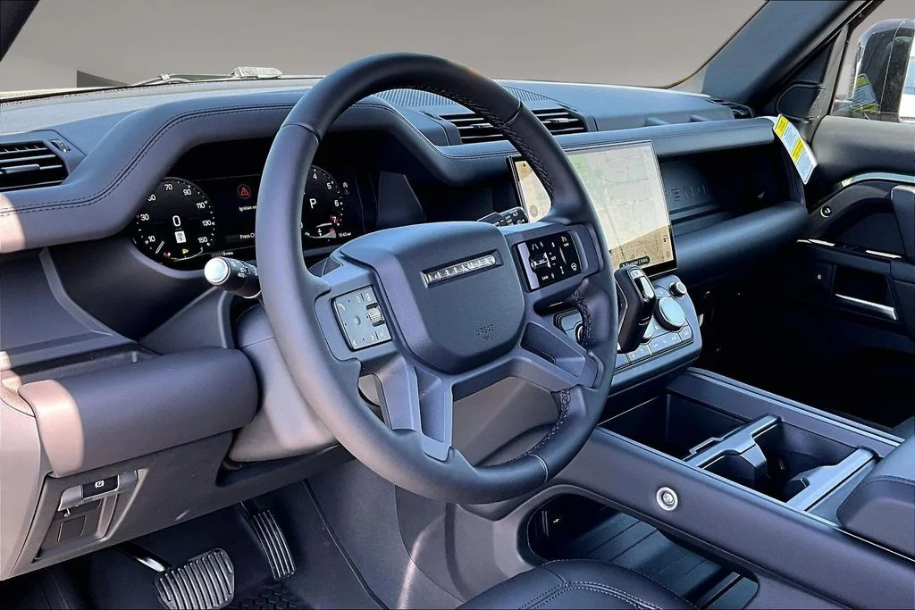 New 2026 Green Land Rover S image 7