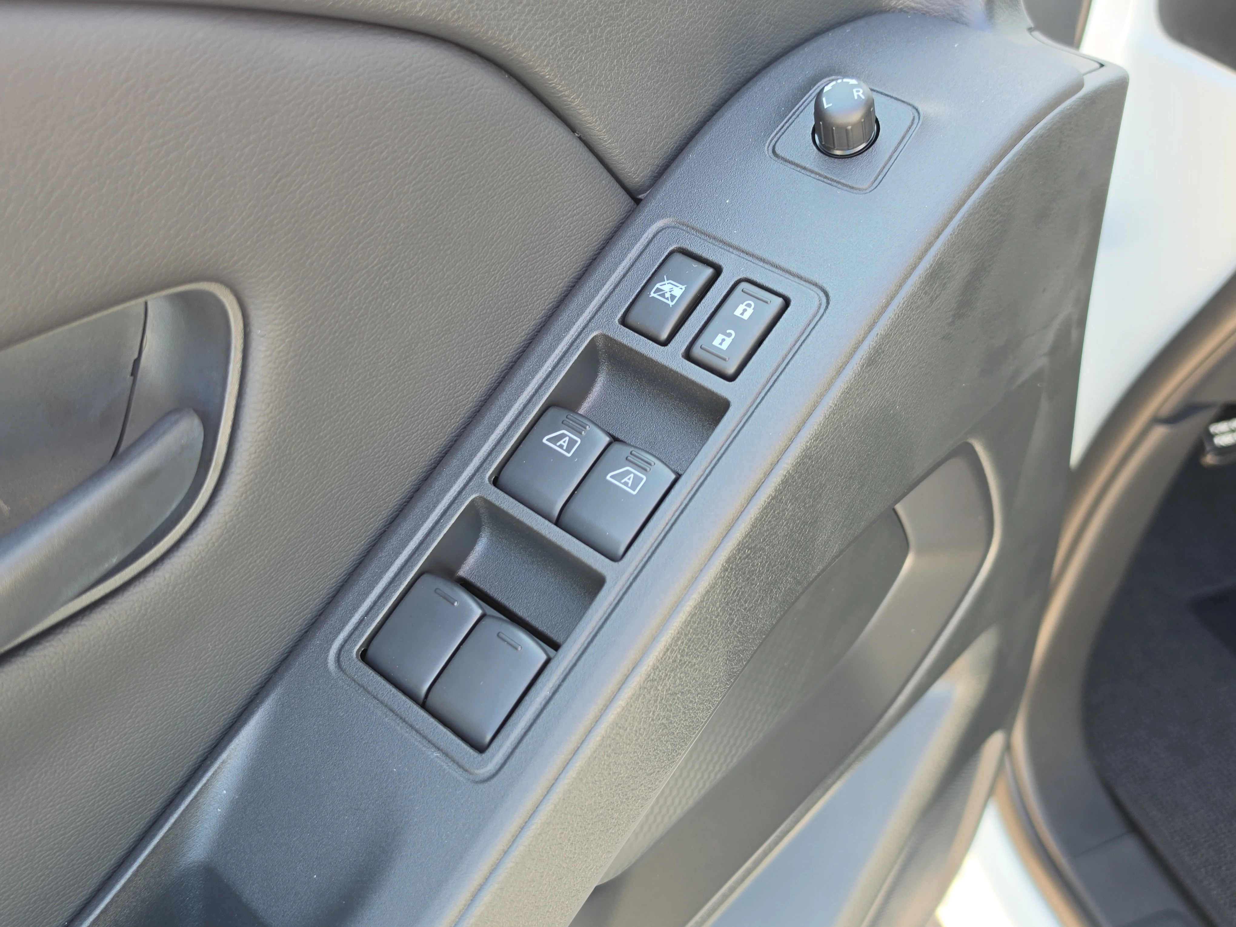 New 2026 Glacier White Nissan Crew Cab SV image 19