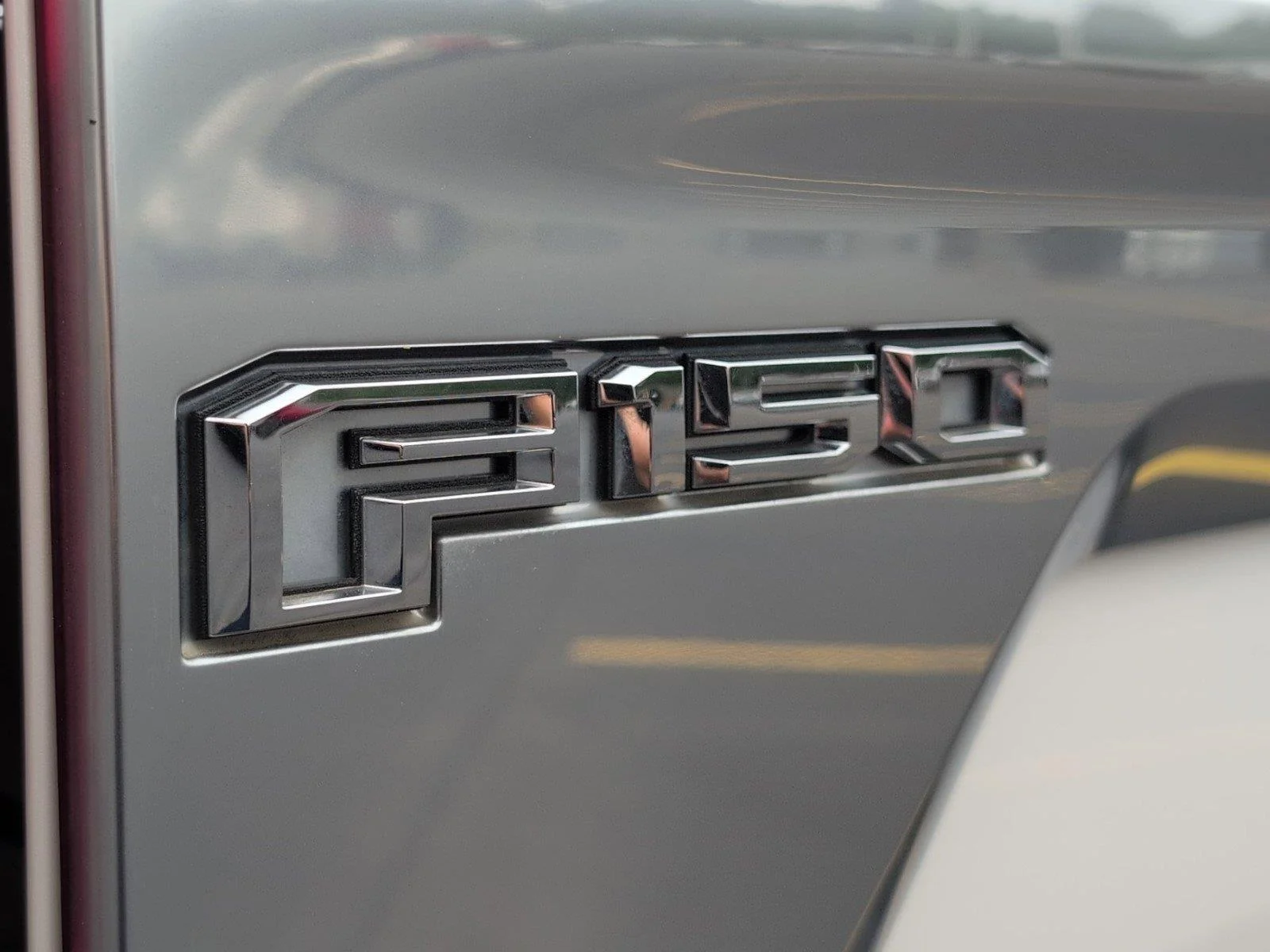 Used 2018 White Platinum Metallic Tri-Coat Ford Platinum image 36