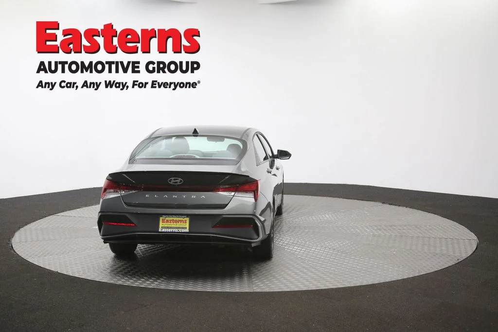 Used 2026 Gray Hyundai SEL Sport image 38