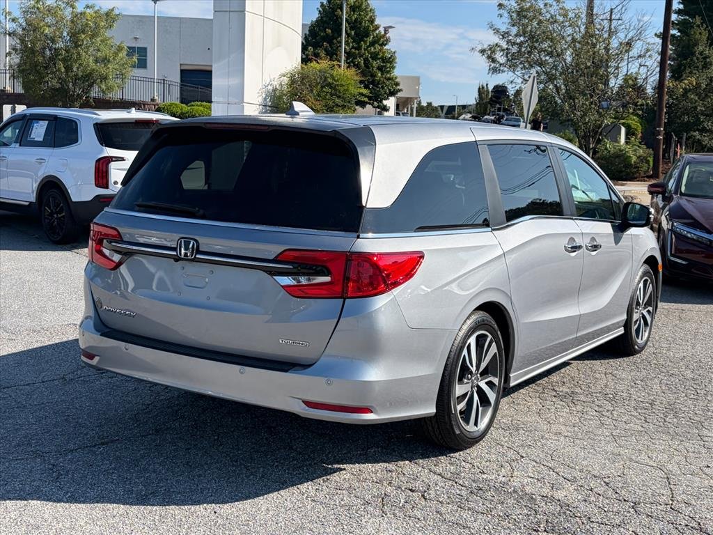 Used 2024 Lunar Silver Metallic Honda TOURING image 4
