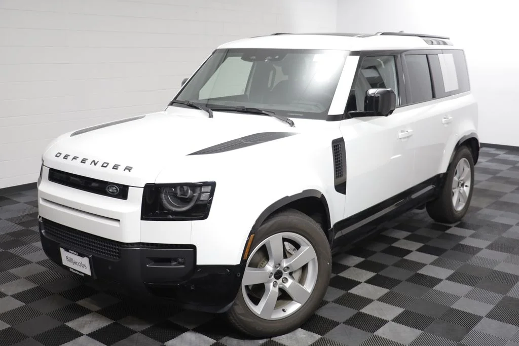 Certified Used 2026 White Land Rover X-Dynamic SE image 2