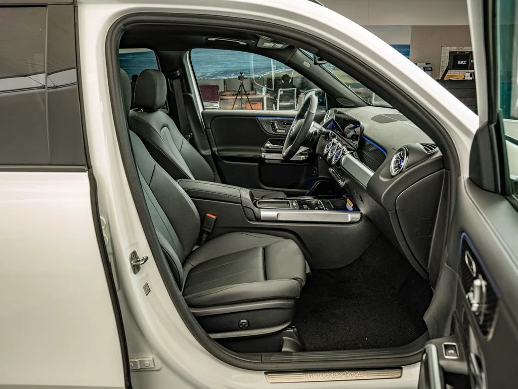 New 2026 Polar White Mercedes-Benz GLB 250 image 33