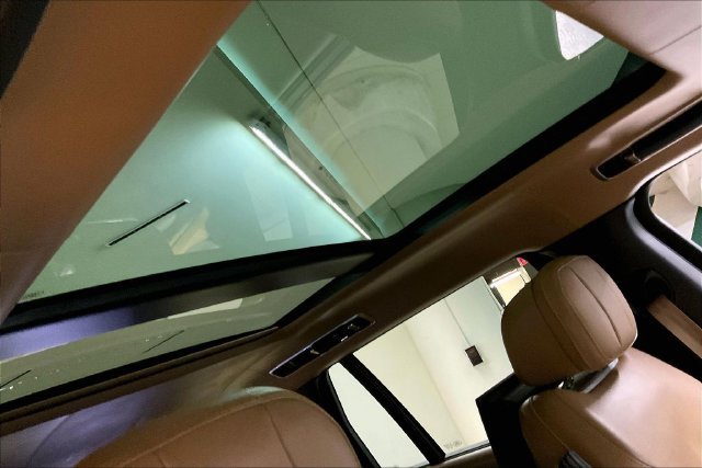 Used 2023 Santorini Black Metallic Land Rover Autobiography image 29