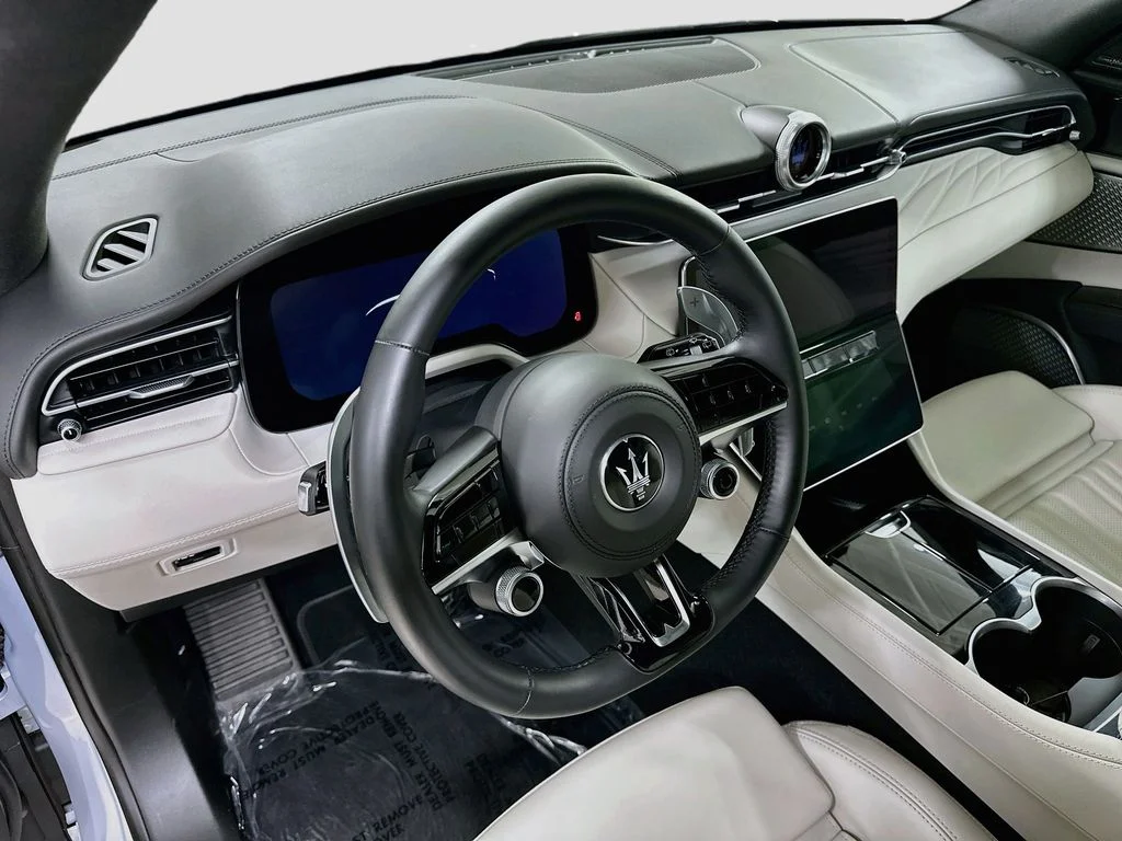 Used 2023  Maserati Modena image 4