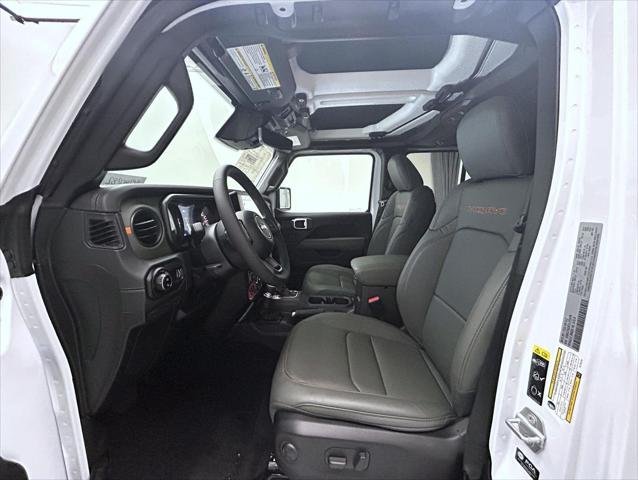 New 2026 Bright White Clear-Coat Exterior Paint Jeep Mojave X image 10