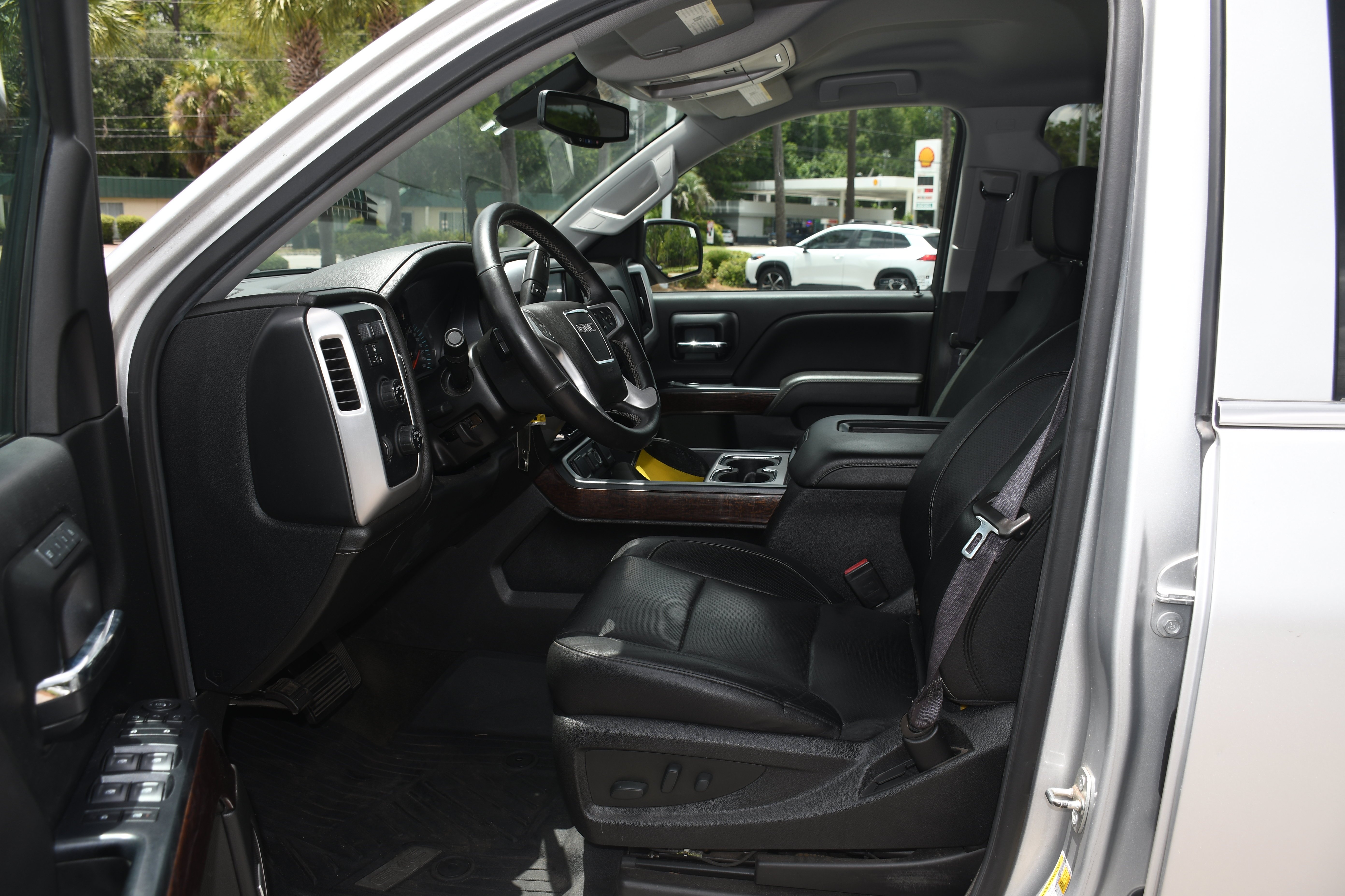 Used 2017 Silver GMC SLT image 7
