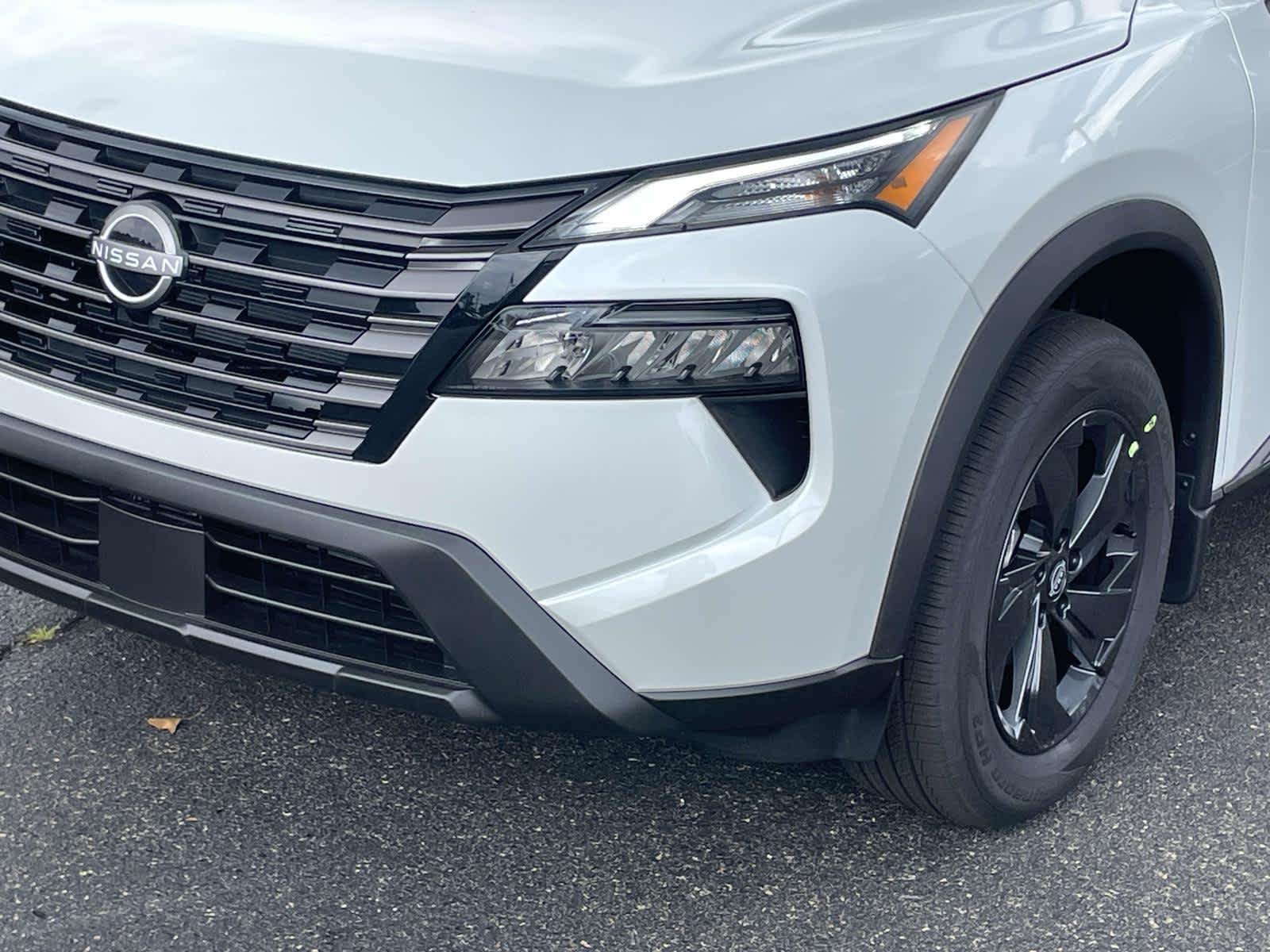New 2026 Everest White Pearl Tricoat Nissan SV image 13