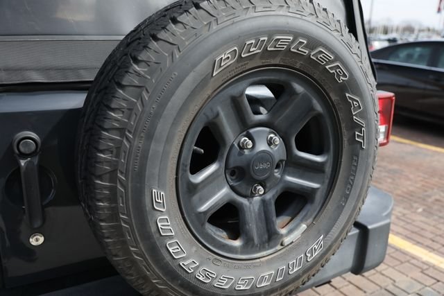 Used 2017 Gray Jeep Unlimited Sport image 29