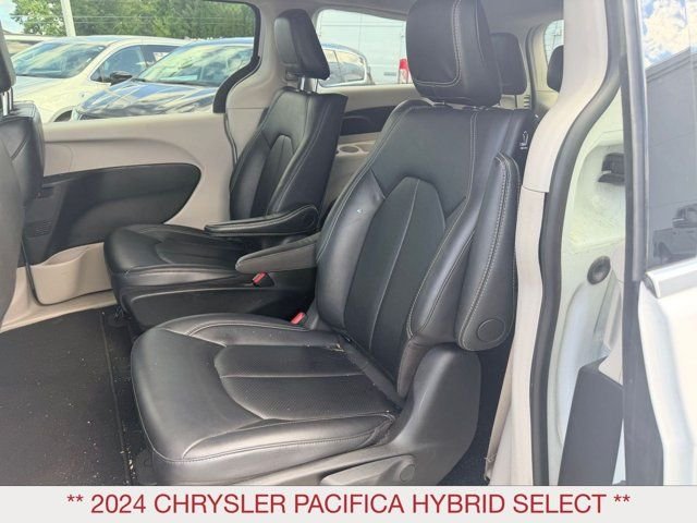 Used 2024 White Chrysler Select image 13