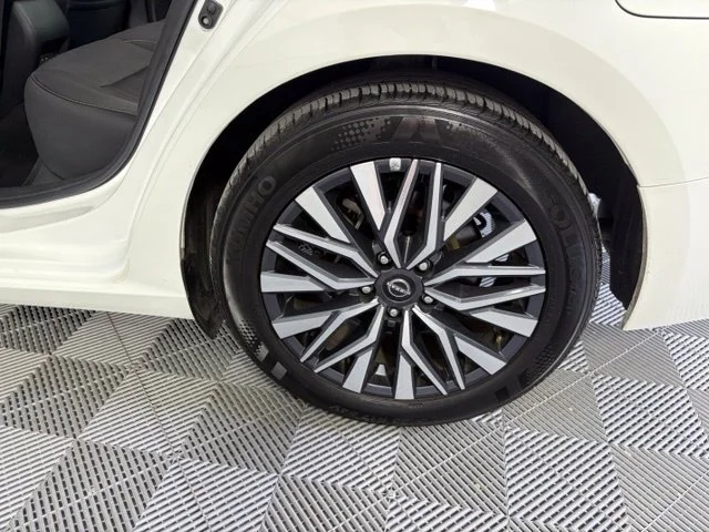 Used 2025 Glacier White Nissan SV image 41