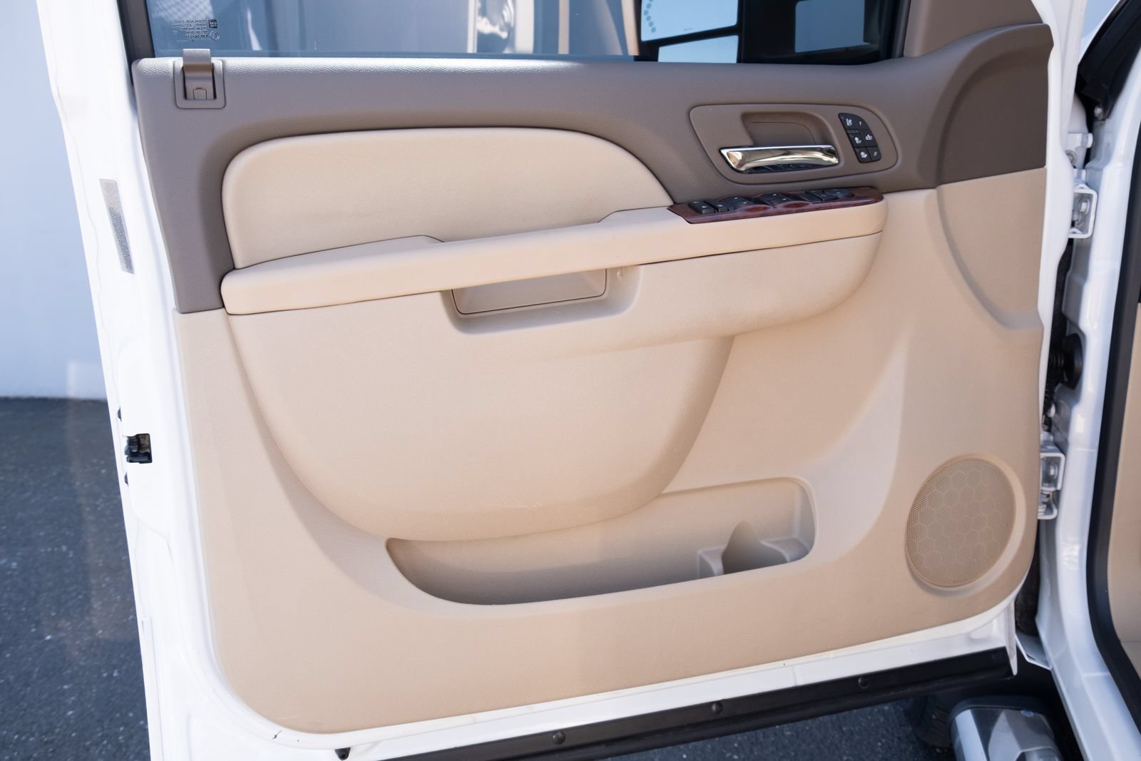Used 2013 SUMMIT WHITE Chevrolet LTZ image 12