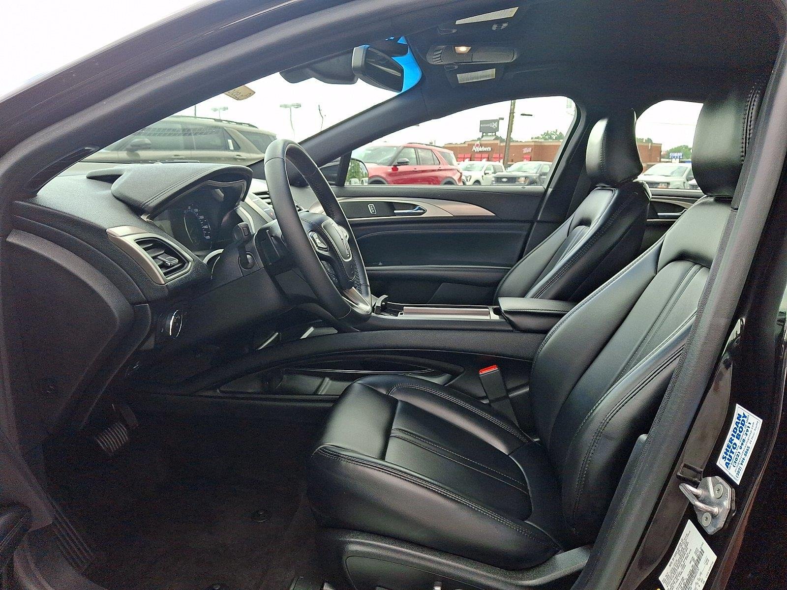 Used 2020 Infinite Black Metallic Lincoln Standard image 10