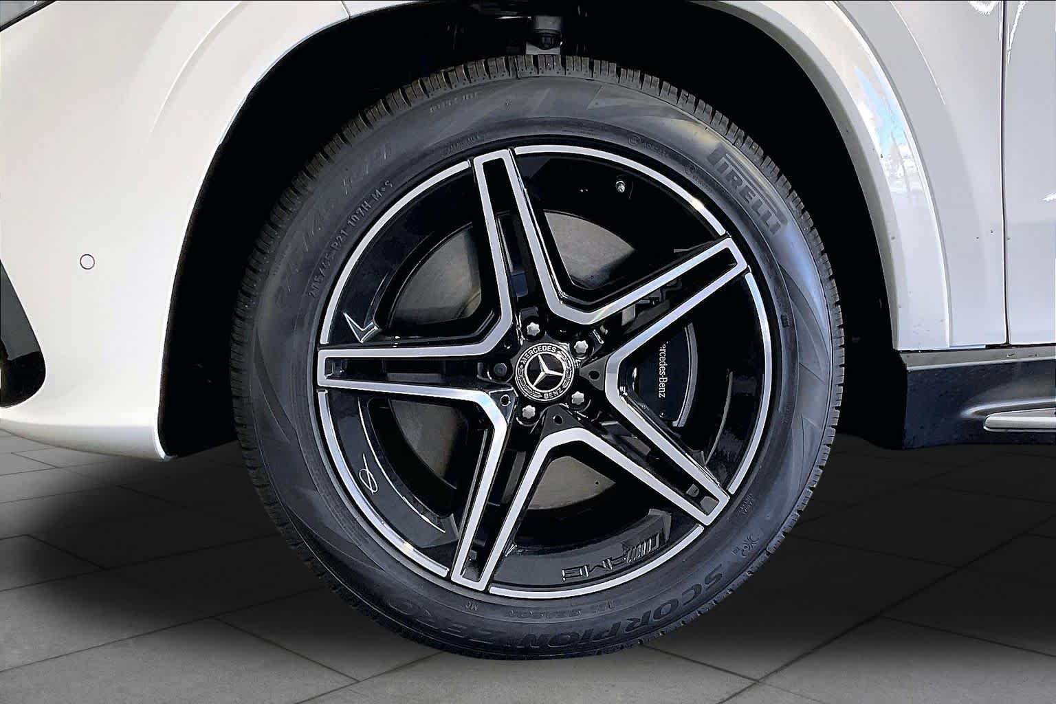 New 2027 Polar White Mercedes-Benz GLS 450 image 17
