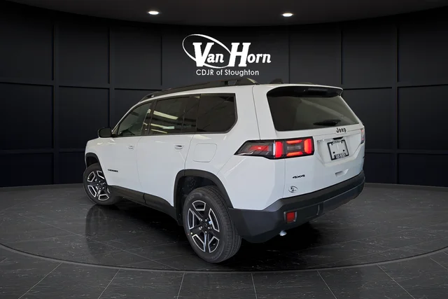 New 2026 Bright White Clear-Coat Exterior Paint Jeep Limited image 5