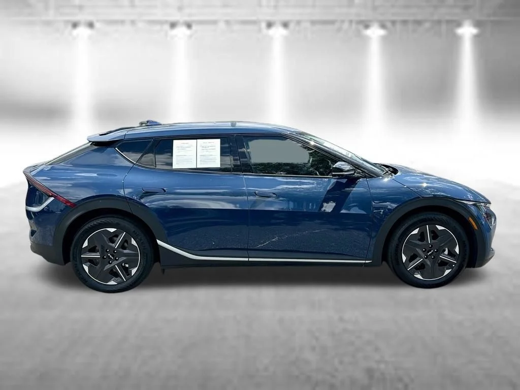 Certified Used 2026 Midnight Black Kia Light image 4