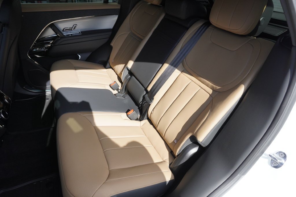 New 2026 Fuji White LAND ROVER Dynamic SE image 30