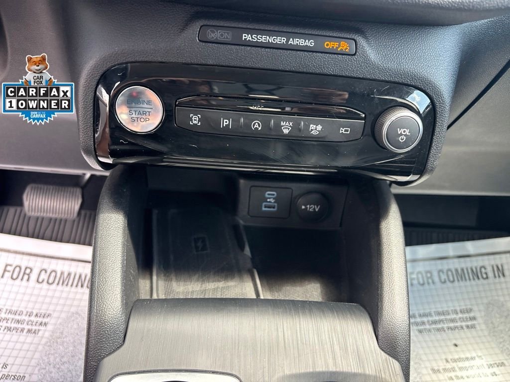 Used 2023 Black Metallic Ford Platinum image 21