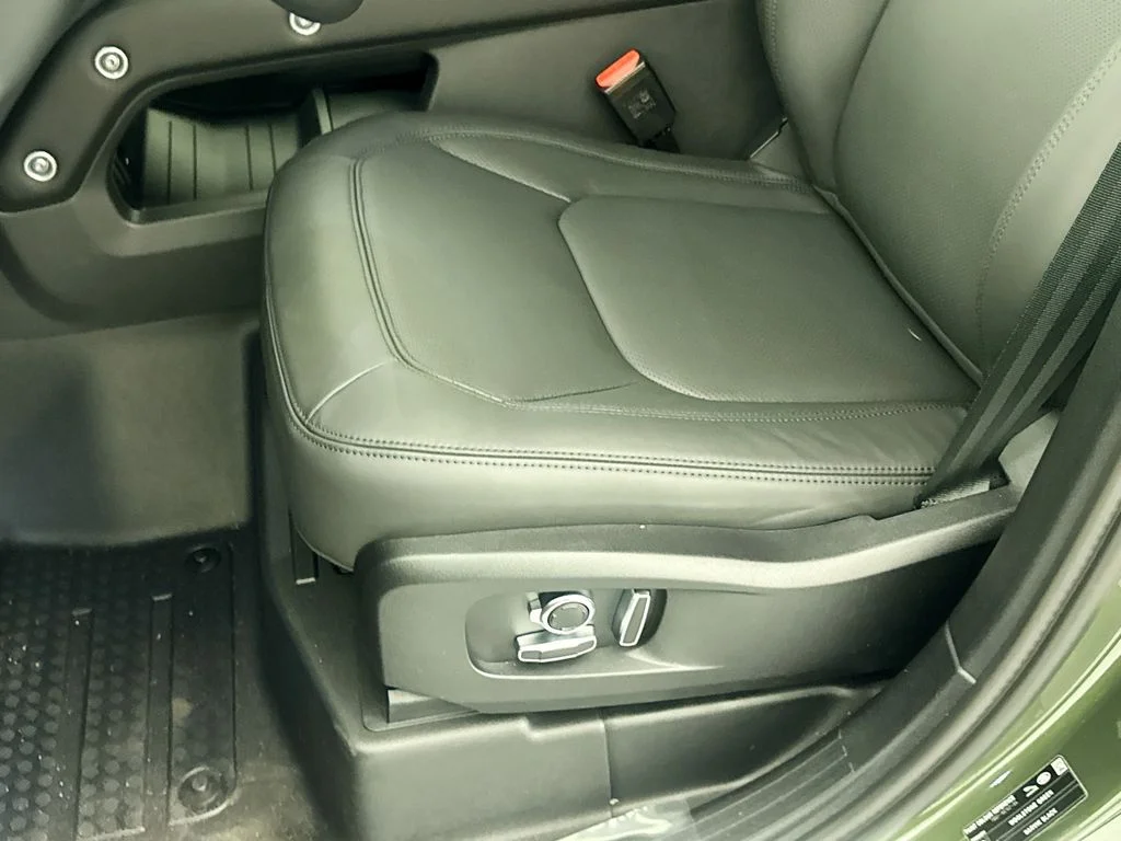 New 2026 Woolstone Green Land Rover X-Dynamic SE image 18