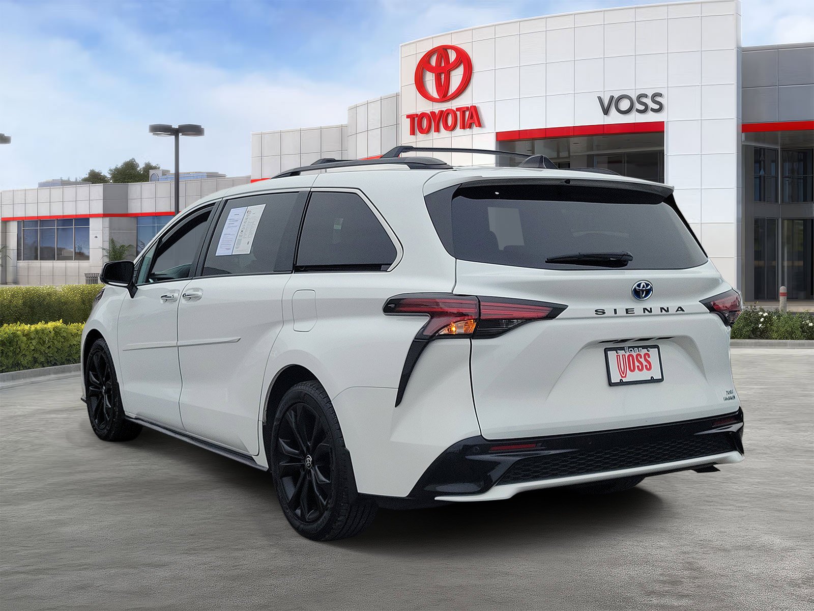 2024 Toyota Sienna XSE 7-Passenger, photo 2 of 12