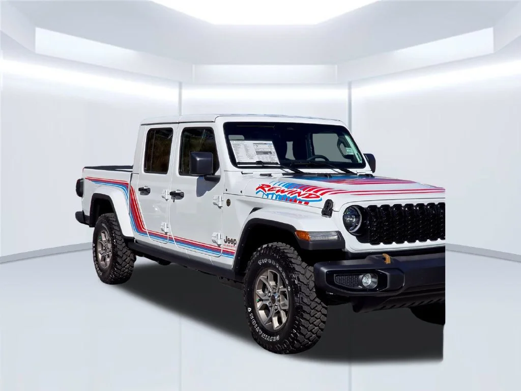 New 2026 White/off-white Jeep Sport image 39
