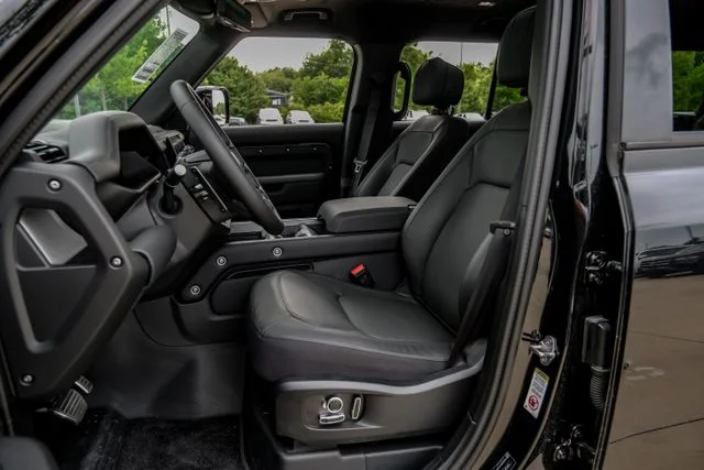 2025 Land Rover Defender V8 - Photo 42