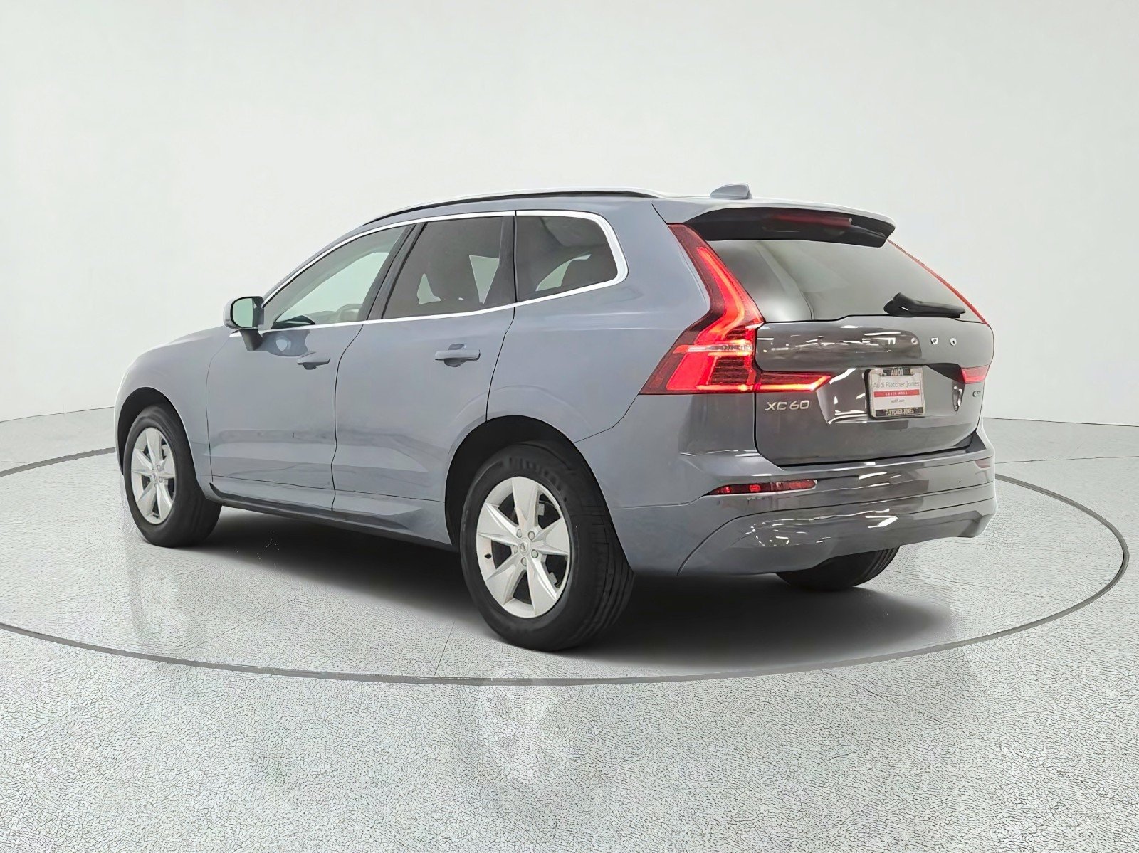 Used 2022 Thunder Grey Metallic Volvo Momentum image 7